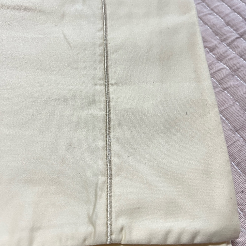 Luxurious Cream Bedding Sheet Set